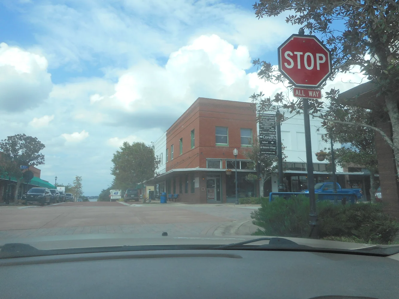 Street view at Eighth and Montrose in downtown Clermont